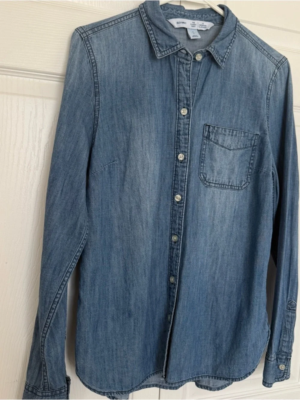 Old Navy Light Blue Chambray Button-Front Shirt - Picture 1 of 5